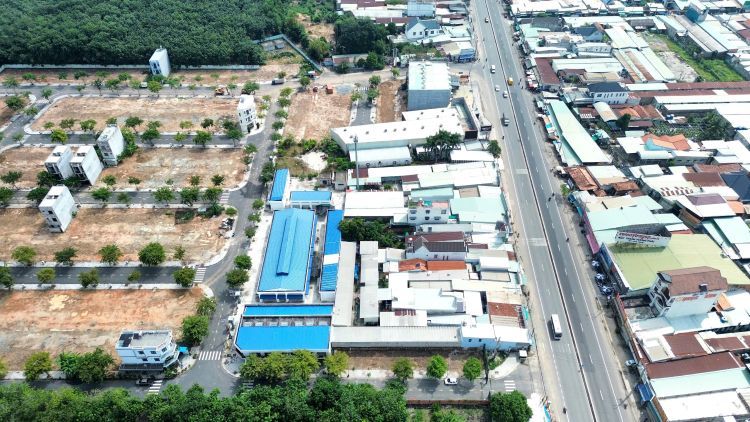 THỊ TRƯỜNG BẤT ĐỘNG SẢN PHÍA NAM ẤM DẦN, CHỜ BỨT TỐC CUỐI NĂM 2025